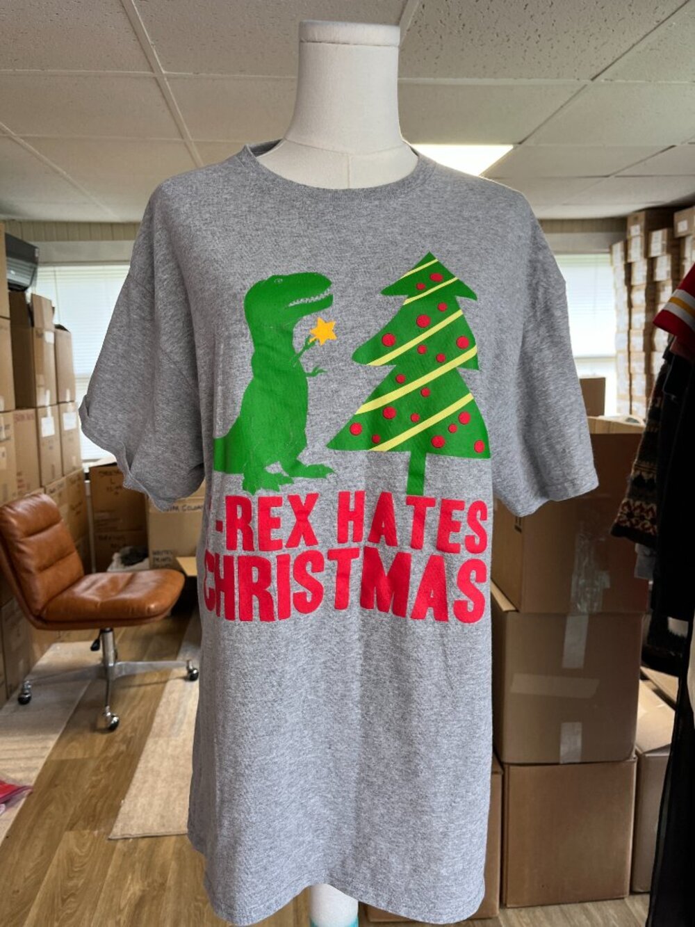 Delta Pro Weight T-Rex Hates Christmas Graphic Tee Gray Adult Large Holiday - Picture 4 of 11